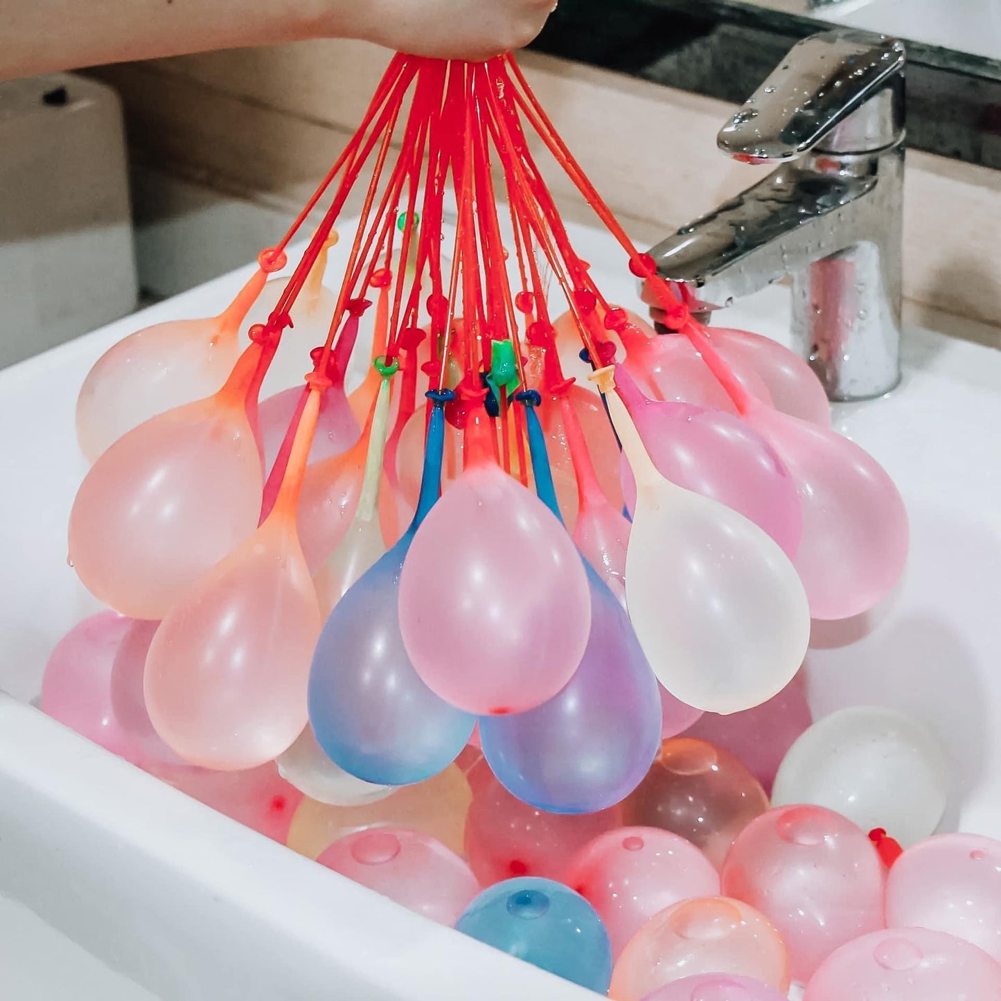 Self-sealing Waterballoons